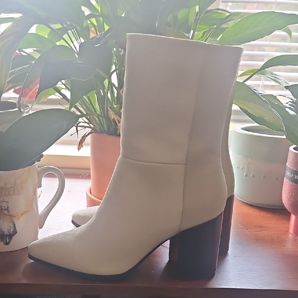Elegant Cream Women's Boots